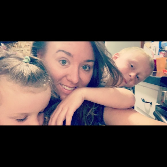 Meet your Posher, Sierra - Picture 3 of 3